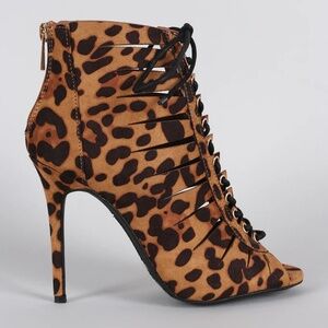 Anne Michelle Lace Up Heeled Bootie Size 9